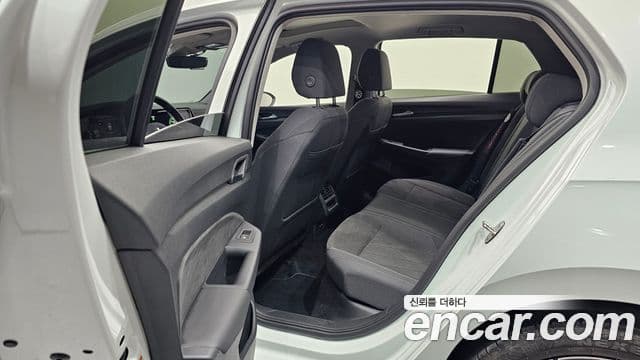 Volkswagen Golf 2023 — ფოტო 1/30