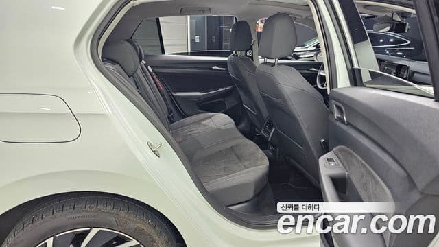 Volkswagen Golf 2023 — ფოტო 5/30