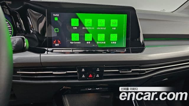 Volkswagen Golf 2023 — ფოტო 27/30
