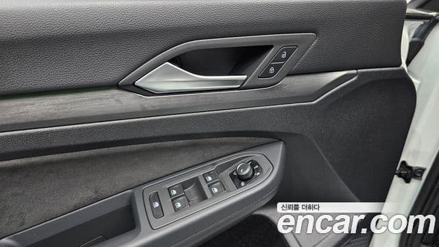 Volkswagen Golf 2023 — ფოტო 17/30