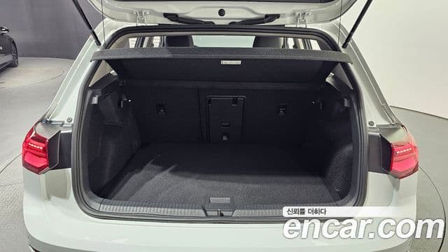 Volkswagen Golf 2023 — ფოტო 16/30