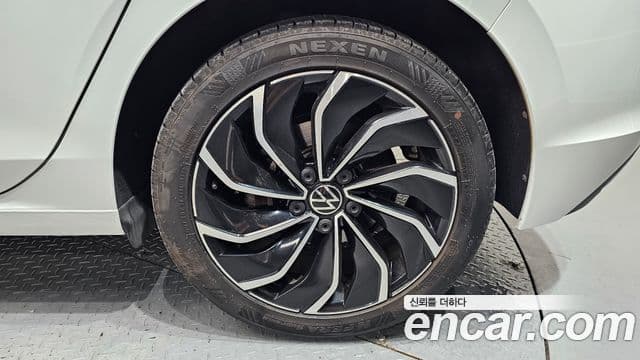 Volkswagen Golf 2023 — ფოტო 29/30
