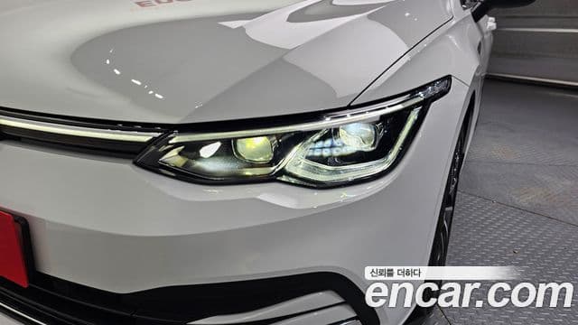 Volkswagen Golf 2023 — ფოტო 19/30
