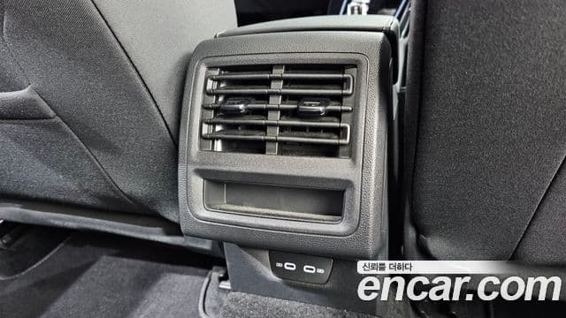 Volkswagen Golf 2023 — ფოტო 7/30