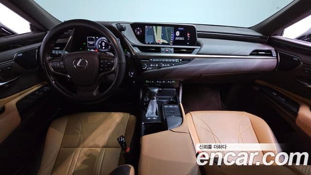 Lexus ES300h 2019 — Şəkil 23/40