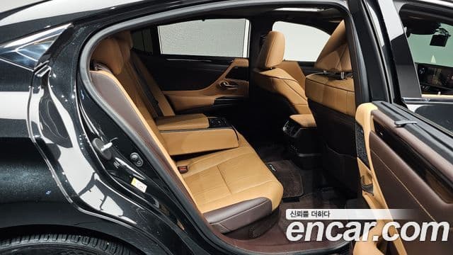 Lexus ES300h 2019 — Şəkil 36/40
