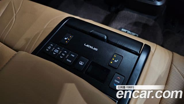 Lexus ES300h 2019 — Şəkil 26/40