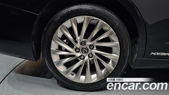 Lexus ES300h 2019 — Şəkil 17/40