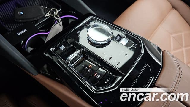 BMW 5 Series 2025 — Фото 9/20