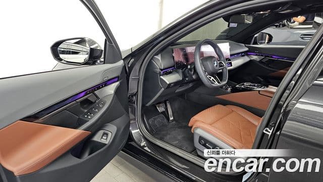 BMW 5 Series 2025 — Фото 10/20