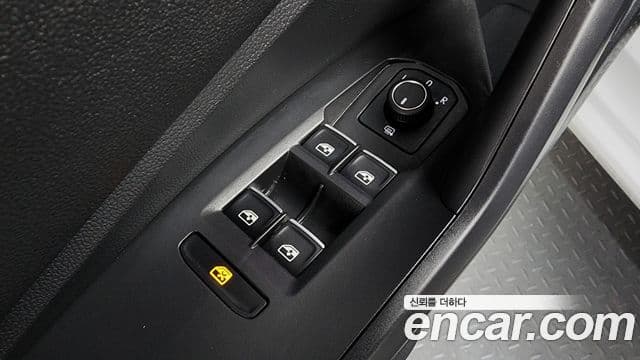 Volkswagen Jetta 2021 — Şəkil 28/32