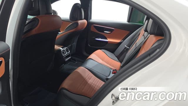 Mercedes-Benz C-Class 2025 — Фото 10/20