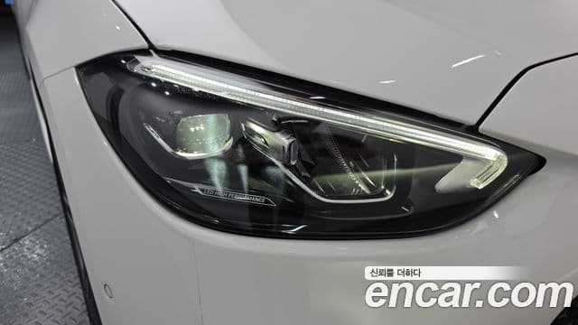 Mercedes-Benz C-Class 2025 — Photo 8/33