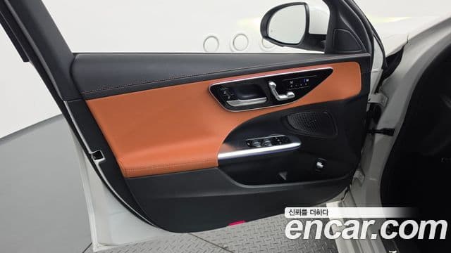Mercedes-Benz C-Class 2025 — Photo 20/33