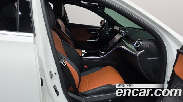 Mercedes-Benz C-Class 2025 — Photo 27/33