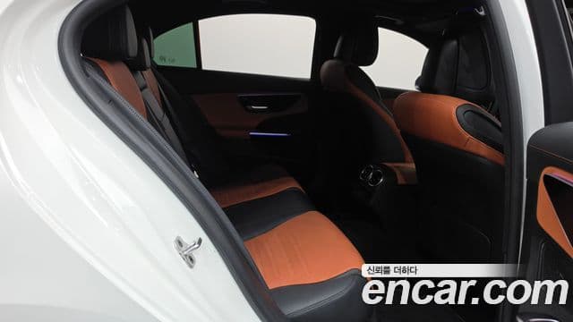 Mercedes-Benz C-Class 2025 — Photo 1/33