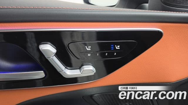 Mercedes-Benz C-Class 2025 — Photo 24/33