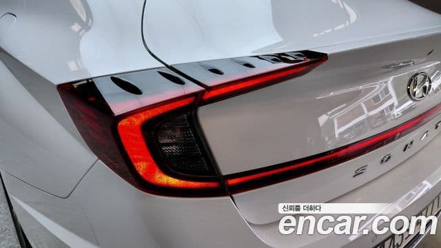 Hyundai Sonata Hybrid 2022 — Şəkil 13/32