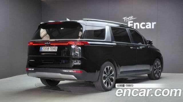 Kia Carnival 2023 — Фото 2/20