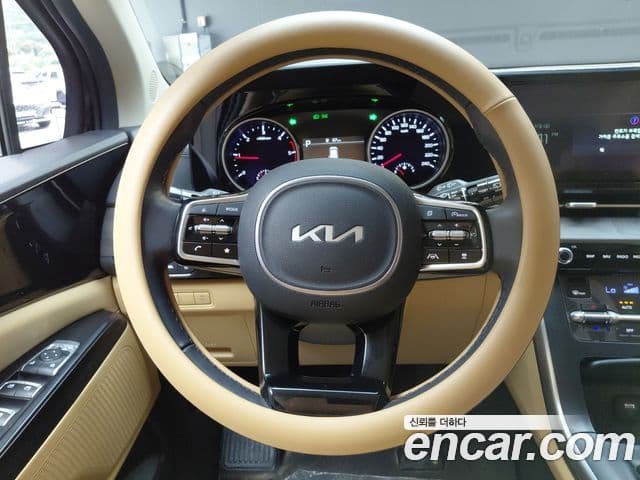 Kia Carnival 2023 — Фото 13/20