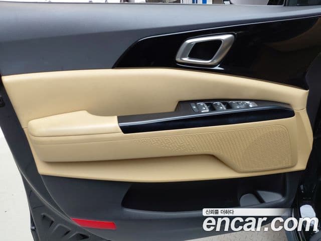 Kia Carnival 2023 — Фото 17/20