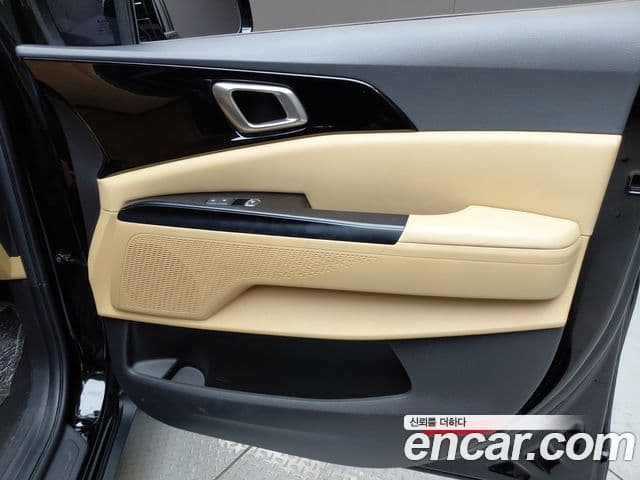 Kia Carnival 2023 — Photo 1/32