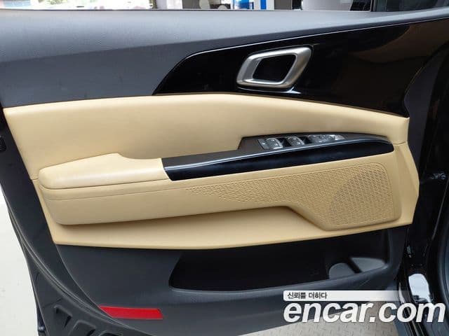 Kia Carnival 2023 — Photo 16/32