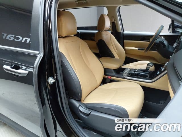 Kia Carnival 2023 — Photo 13/32