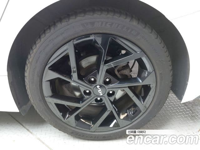 Kia K5 2023 — Şəkil 15/35