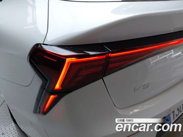 Kia K5 2023 — Şəkil 21/35