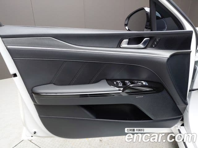 Kia K5 2023 — Şəkil 19/35