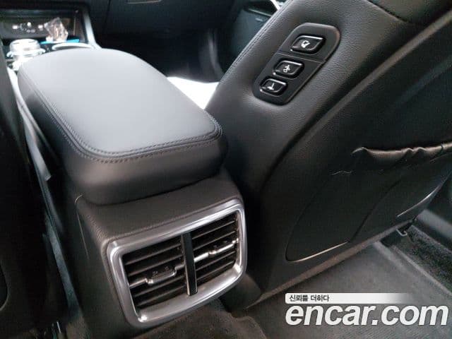 Kia K5 2023 — Şəkil 17/35