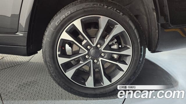 Jeep Grand Cherokee 2022 — Şəkil 18/39