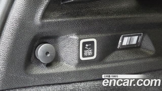 Jeep Grand Cherokee 2022 — Şəkil 28/39