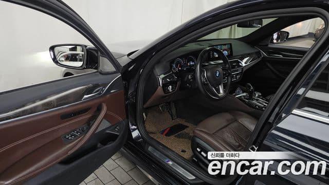 BMW 5 Series 2018 — Фото 9/20