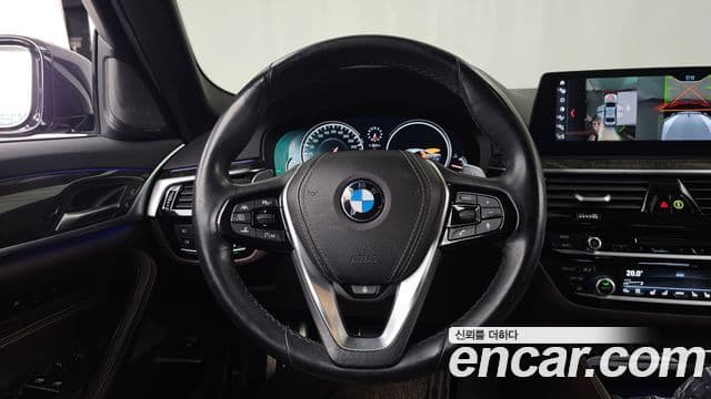 BMW 5 Series 2018 — Фото 12/20