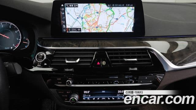 BMW 5 Series 2018 — Фото 13/20