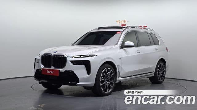 BMW X7 2024 — Фото 1/20