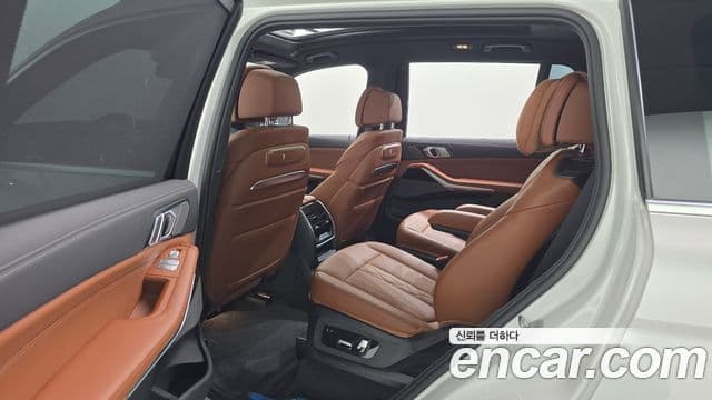 BMW X7 2024 — Фото 12/20