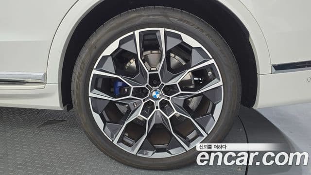 BMW X7 2024 — Photo 9/32