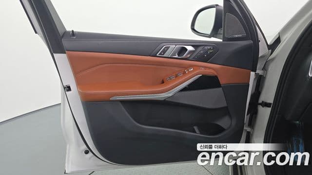 BMW X7 2024 — Photo 27/32