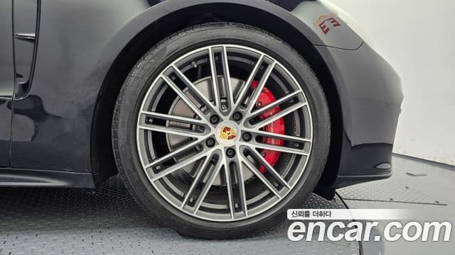 Porsche Panamera 2019 — ფოტო 2/31