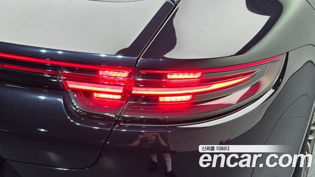 Porsche Panamera 2019 — ფოტო 23/31