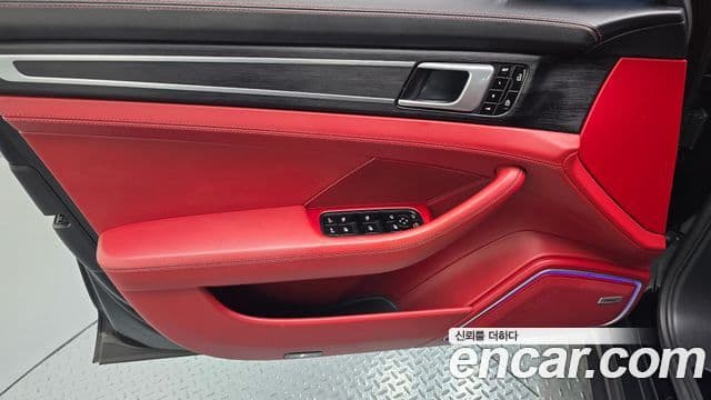 Porsche Panamera 2019 — ფოტო 27/31