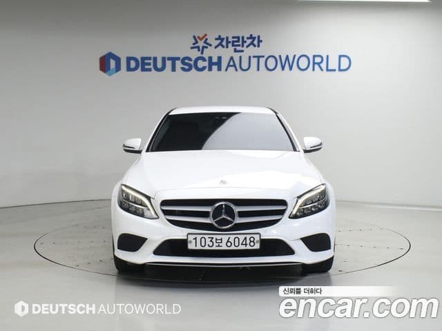Mercedes-Benz C-Class 2019 — Photo 8/20