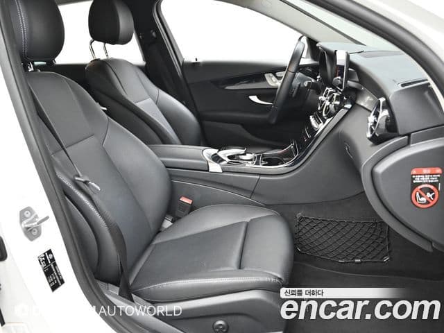 Mercedes-Benz C-Class 2019 — Photo 5/20