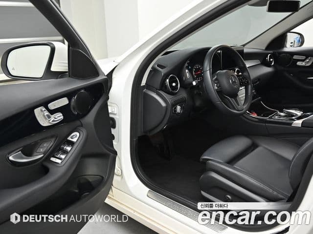 Mercedes-Benz C-Class 2019 — Photo 10/20