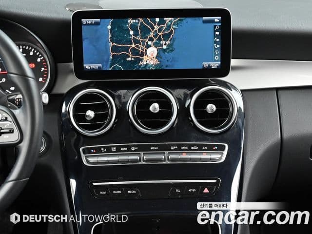 Mercedes-Benz C-Class 2019 — Photo 13/20