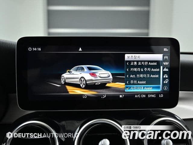 Mercedes-Benz C-Class 2019 — Photo 7/20