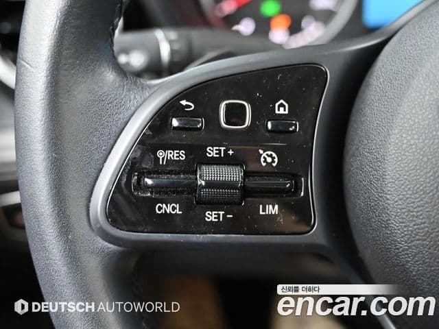 Mercedes-Benz C-Class 2019 — Photo 19/20